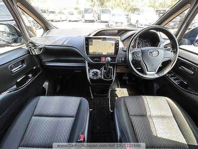 toyota voxy 2018 504928-929771 image 1