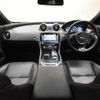 jaguar xj-series 2017 quick_quick_J128B_SAJKC1682H8W08331 image 3