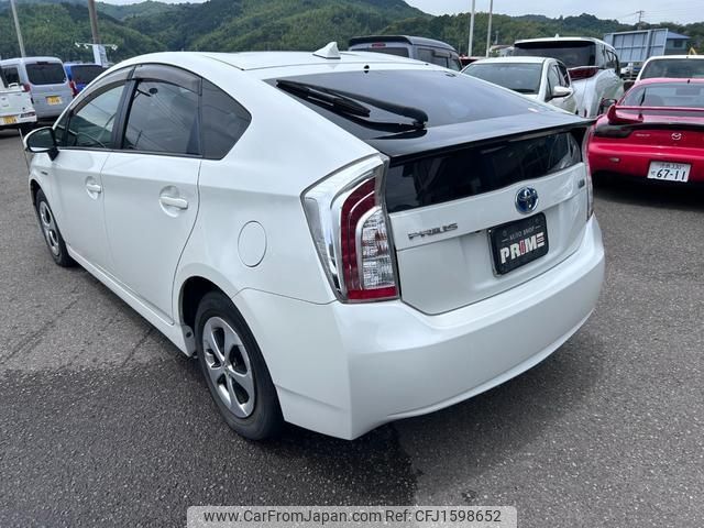 toyota prius 2015 CFJ1598652 image 2