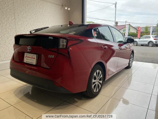 toyota prius 2019 quick_quick_ZVW51_6142233 image 2