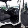 isuzu-elf-truck-2018-54851-car_ab91fa4b-55dc-493a-b7d3-c2783a25c030