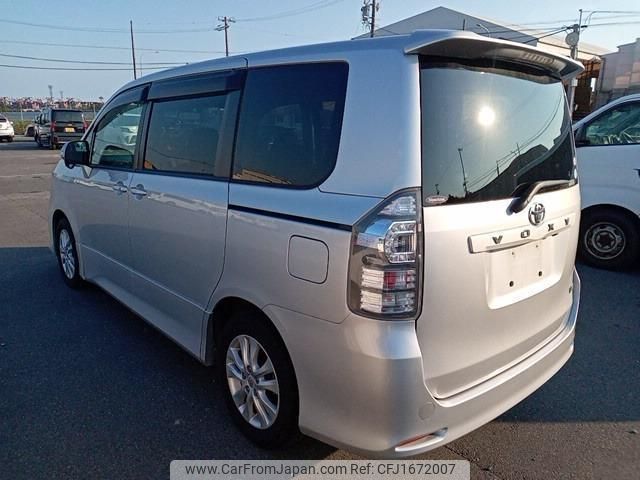 toyota voxy 2010 CFJ1672007 image 2