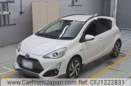 toyota aqua 2015 -TOYOTA 【岡崎 530ﾀ 181】--AQUA DAA-NHP10--NHP10-6388871---TOYOTA 【岡崎 530ﾀ 181】--AQUA DAA-NHP10--NHP10-6388871-