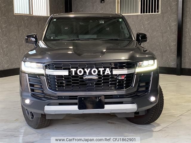 toyota land-cruiser 2023 CFJ1862901 image 2