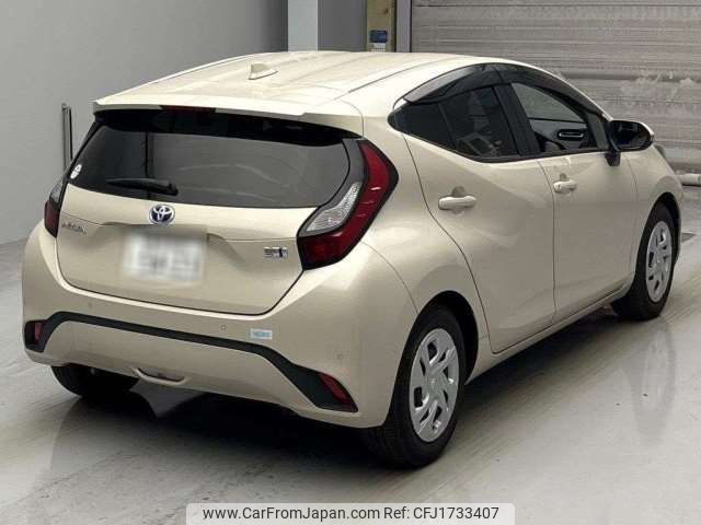 toyota aqua 2023 CFJ1733407 image 2