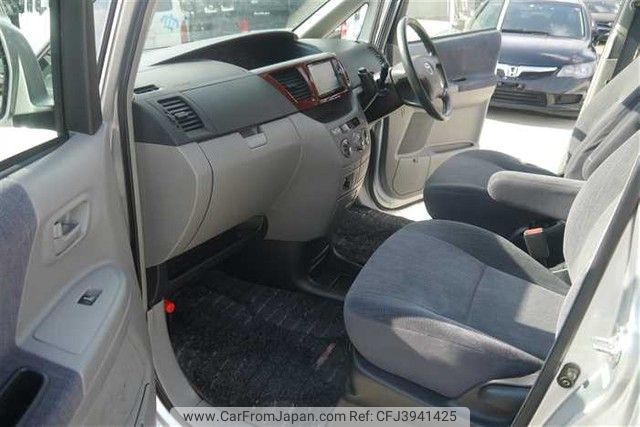 toyota noah 2004 MATEL_41655 image 2