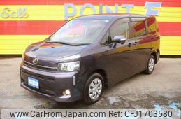 toyota voxy 2013 CFJ1703580