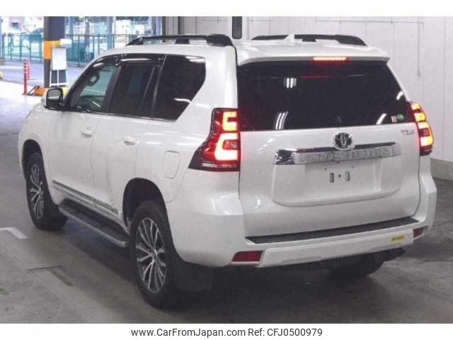 toyota land-cruiser-prado 2017 quick_quick_LDA-GDJ151W_0005638 image 2