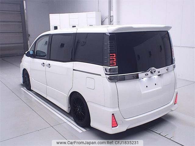 toyota voxy 2018 CFJ1835231 image 2