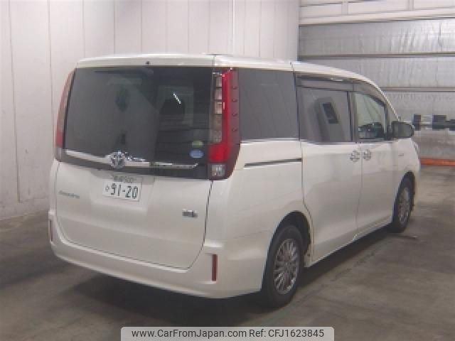 toyota esquire 2015 CFJ1623845 image 2