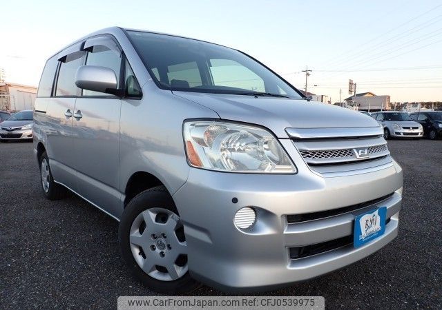 toyota noah 2004 REALMOTOR_N2024110350A-24 image 2