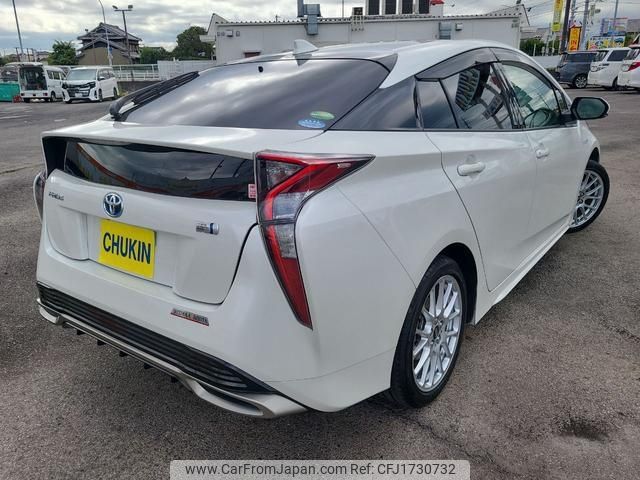 toyota prius 2018 CFJ1730732 image 2