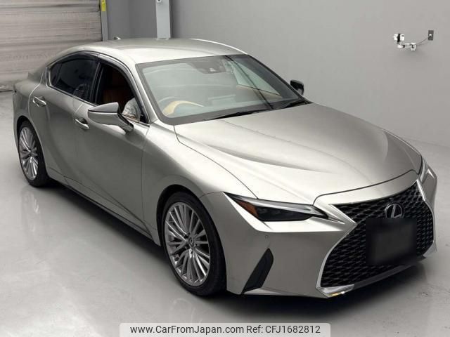 lexus is 2020 CFJ1682812 image 1
