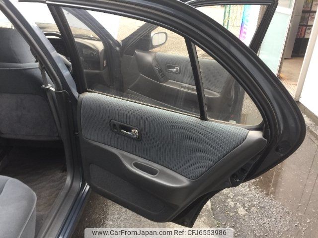 1992 Nissan Bluebird HU13 - Car Price $2,653