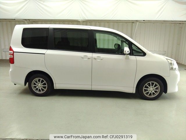 toyota noah 2010 ENHANCEAUTO_1_ea288336 image 2