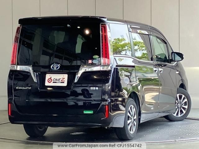toyota esquire 2018 CFJ1554742 image 2