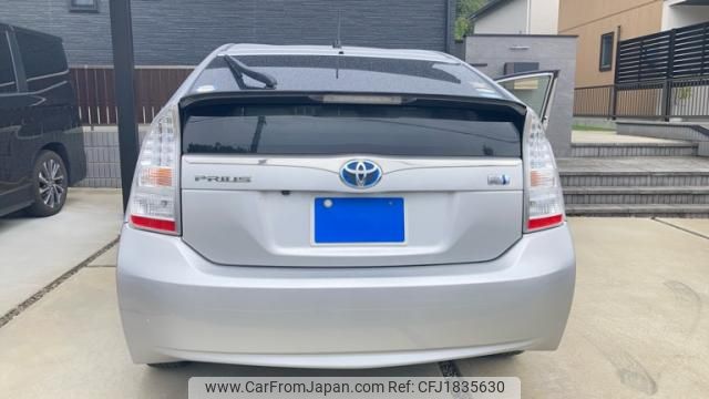 toyota prius 2011 CFJ1835630 image 2