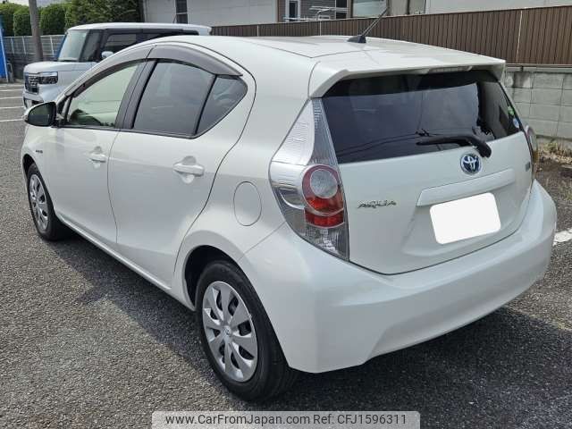 toyota aqua 2014 CFJ1596311 image 2
