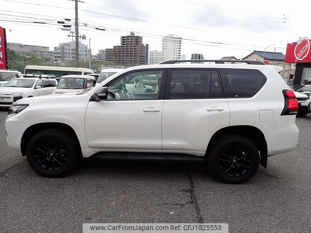 toyota land-cruiser-prado 2022 25110301 image 2