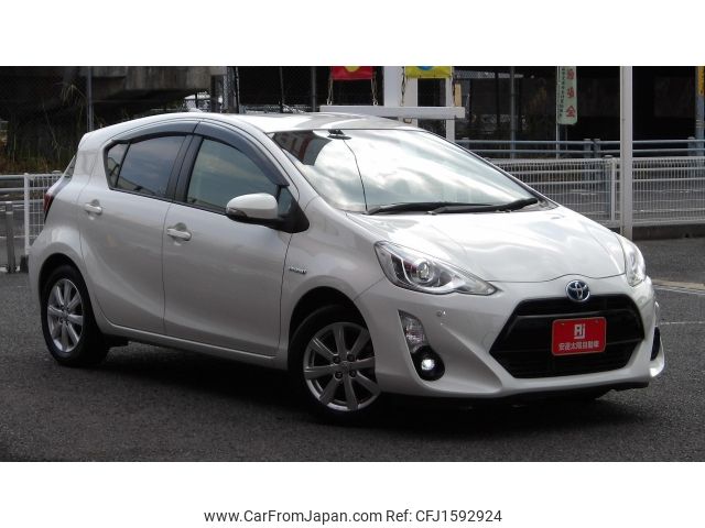 toyota aqua 2016 CFJ1592924 image 1