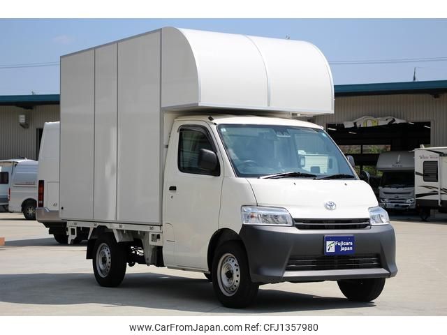 toyota townace-truck 2022 GOO_JP_700070848730250614001 image 2