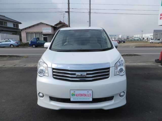 toyota noah 2010 504749-RAOID:9627 image 1