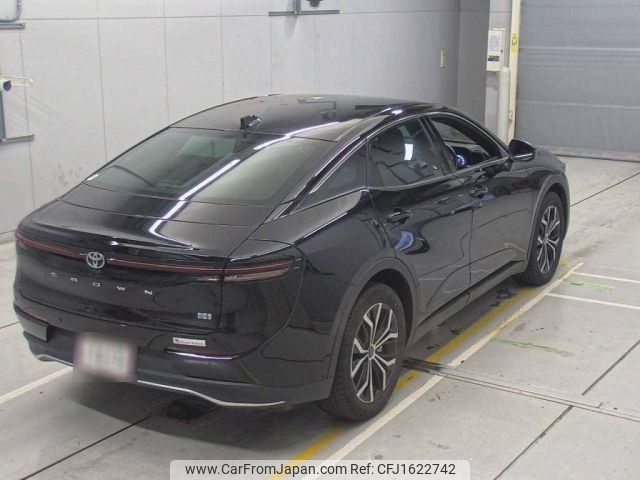 toyota crown 2023 CFJ1622742 image 2