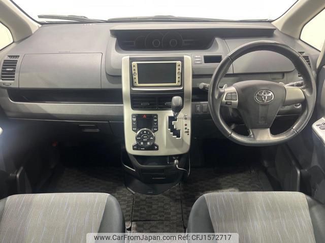 toyota voxy 2010 CFJ1572717 image 2