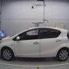 toyota aqua 2016 CFJ1607890 image 9