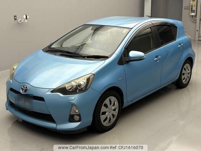 toyota aqua 2012 CFJ1616070 image 1