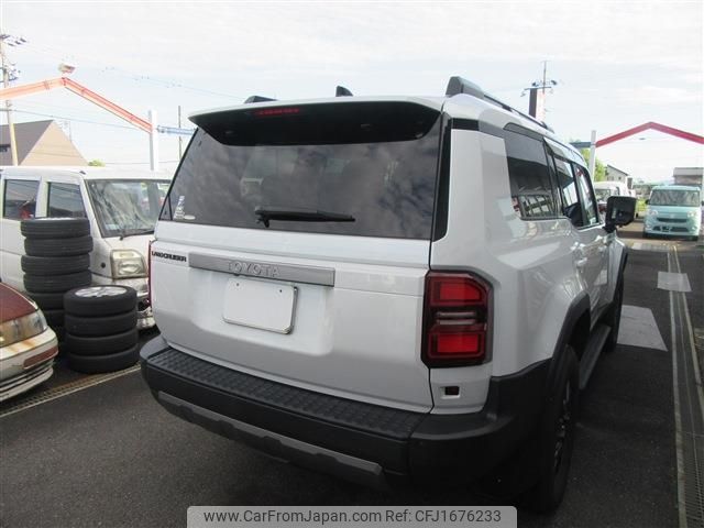 toyota land-cruiser-wagon 2024 CFJ1676233 image 2