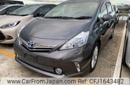 toyota prius-α 2012 CFJ1643482