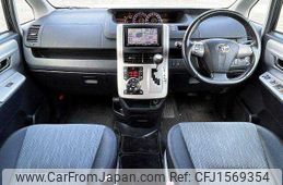 toyota voxy 2011 CFJ1569354
