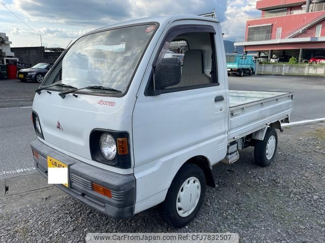 mitsubishi-minicab-truck-1992-3301-car_b1436f22-d293-48c4-a467-b28a07b0dfc7
