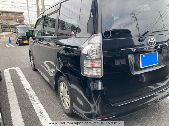 toyota voxy 2011 CFJ1676859 image 2