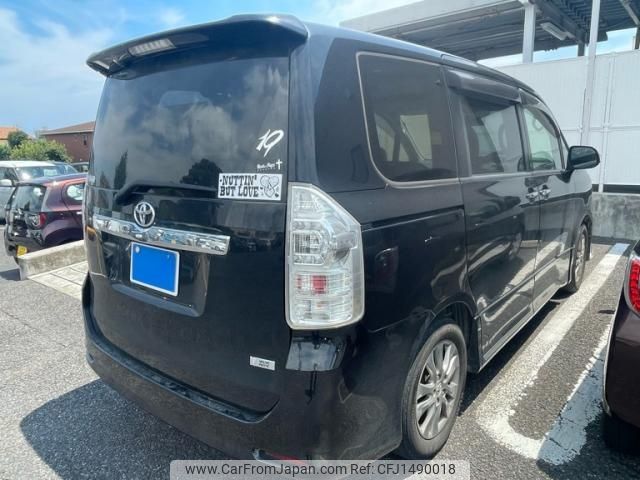 toyota voxy 2012 CFJ1490018 image 2