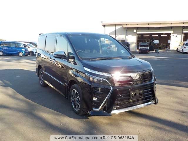 toyota voxy 2020 -TOYOTA--Voxy DBA-ZRR85W--ZRR85-0135645---TOYOTA--Voxy DBA-ZRR85W--ZRR85-0135645- image 1