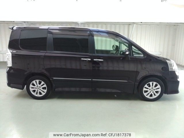 toyota noah 2011 CFJ1817378 image 2