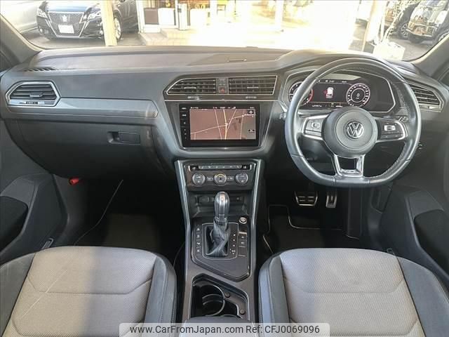 volkswagen tiguan 2017 -VOLKSWAGEN--VW Tiguan 5NCZE--JW820117---VOLKSWAGEN--VW Tiguan 5NCZE--JW820117- image 2