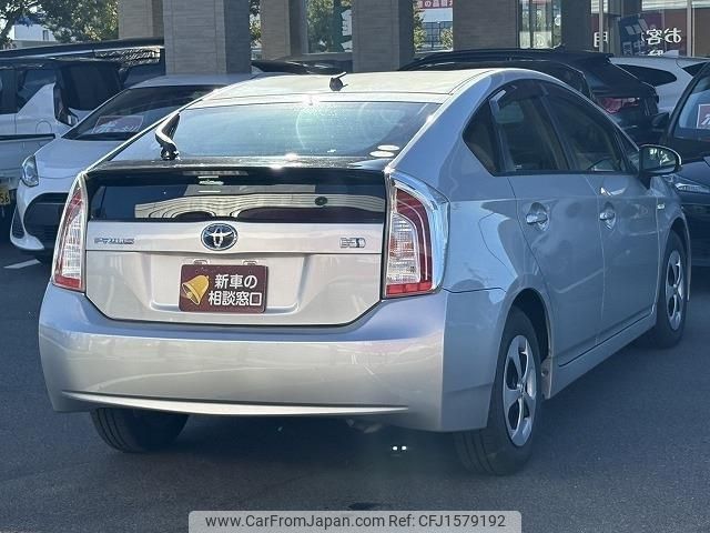 toyota prius 2013 CFJ1579192 image 2