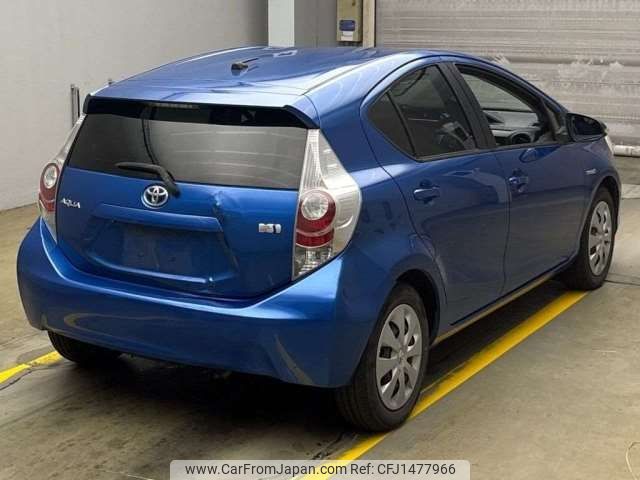 toyota aqua 2013 CFJ1477966 image 2