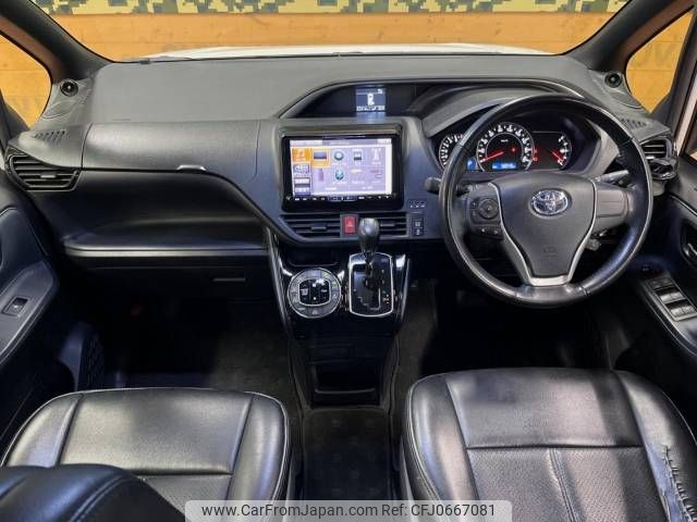 toyota voxy 2017 -TOYOTA--Voxy DBA-ZRR80W--ZRR80-0331739---TOYOTA--Voxy DBA-ZRR80W--ZRR80-0331739- image 2