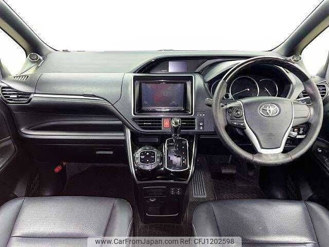 toyota esquire 2015 504928-930404 image 1