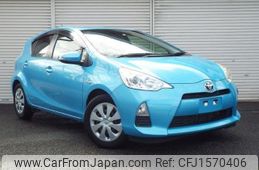 toyota aqua 2012 CFJ1570406