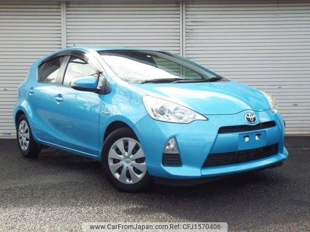 toyota aqua 2012 CFJ1570406 image 1