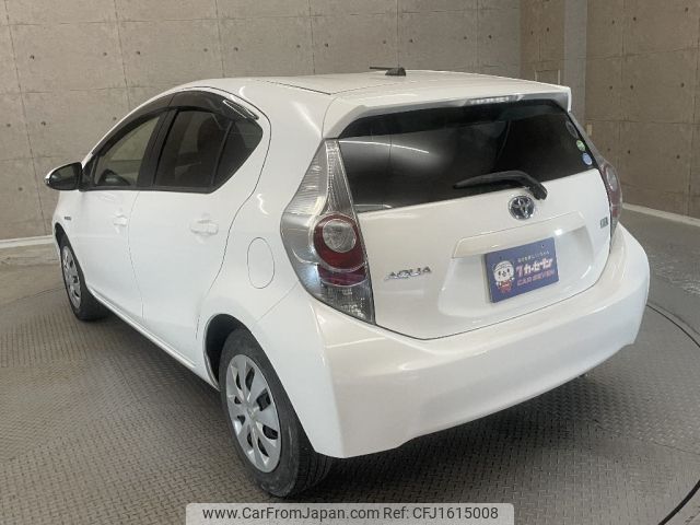 toyota aqua 2014 CFJ1615008 image 2
