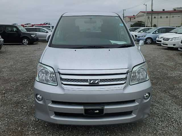 toyota noah 2005 12454C image 2