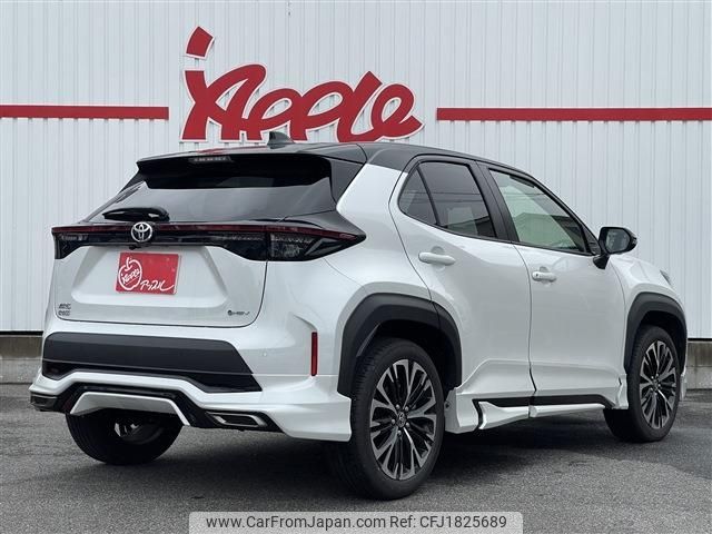 toyota yaris-cross 2024 CFJ1825689 image 2