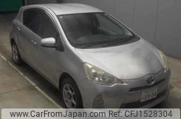 toyota aqua 2013 CFJ1528304