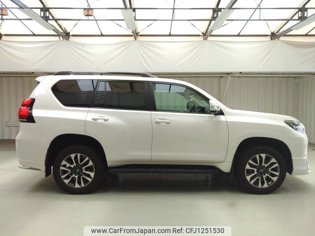 toyota land-cruiser-prado 2023 ENHANCEAUTO_1_ea300631 image 2
